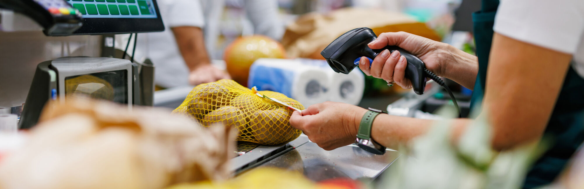 Boodschappen doen i Stock 2189472021